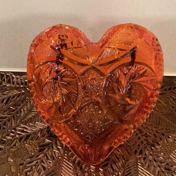 Contemporary, Red Cut Glass Heart/Shape Dish - Picture 4 of 6